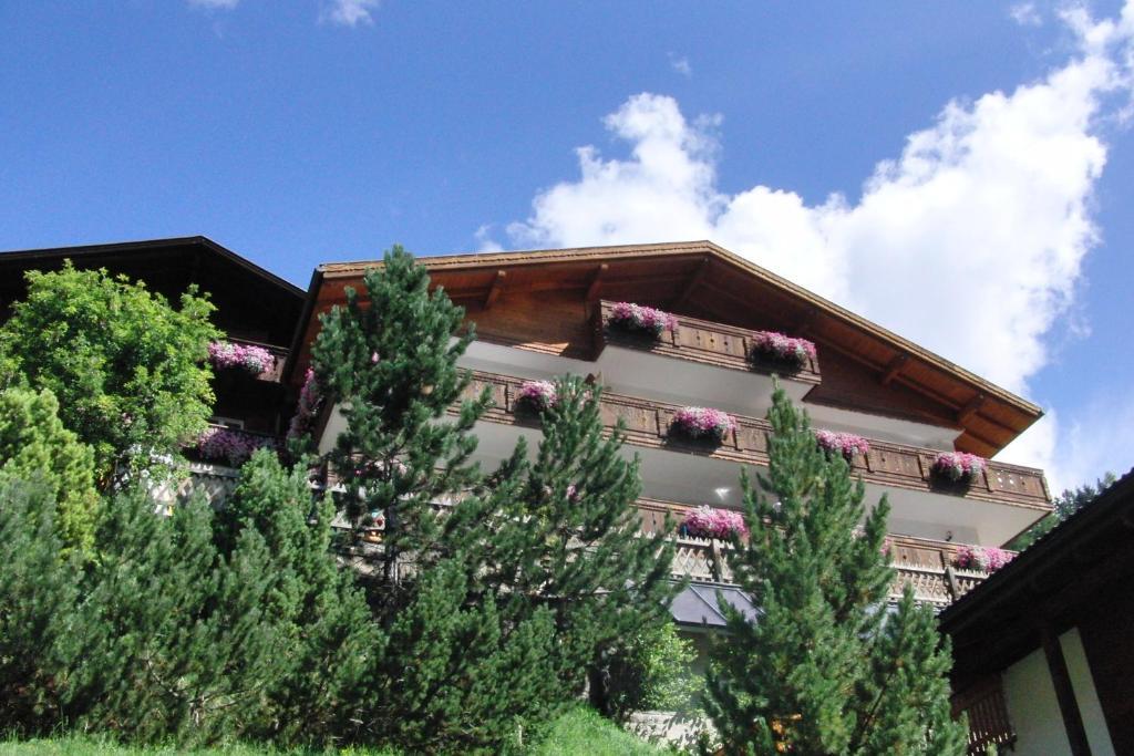Hotel Garni Gardena - Appartments Santa Cristina Val Gardena Экстерьер фото